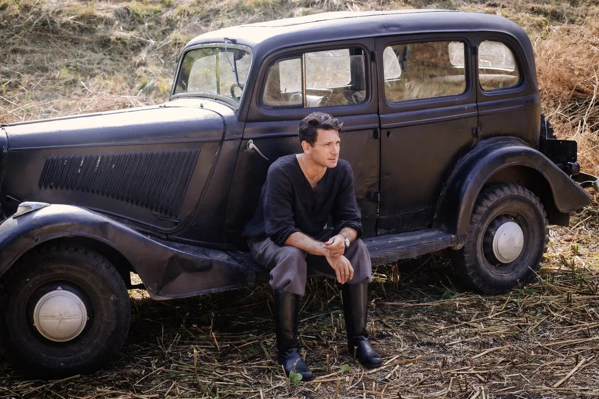 Первый канал определился с датой долгожданной премьеры сериала «В парке Чаир» с Антоном Хабаровым