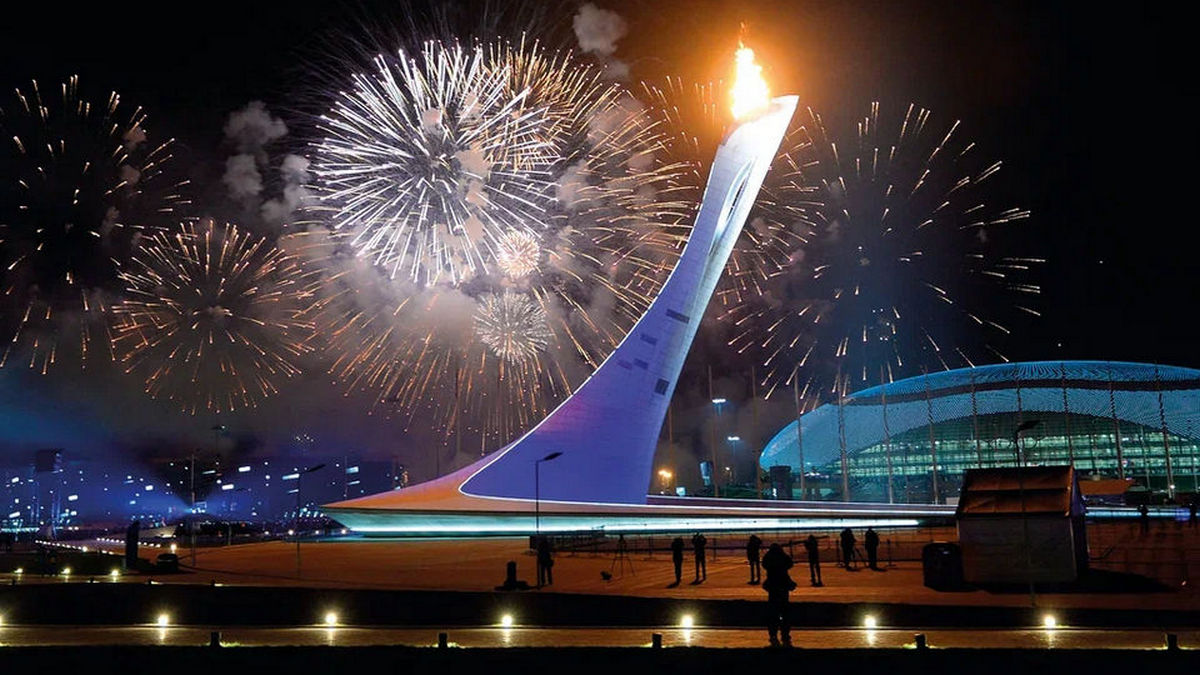 Ровно 30 лет назад родился Первый канал: самые важные вехи юбиляра в праздничной телеазбуке от «А» до «Я»