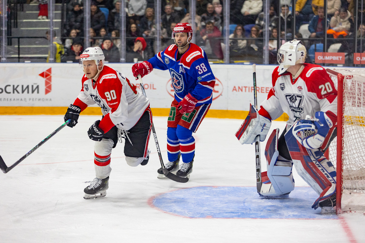 «Металлург» — лидер, «Нефтяник» — чемпион, «Динамо СПб» — теневой фаворит: смотрите матчи Всероссийской хоккейной лиги на канале «Хоккей ТВ»