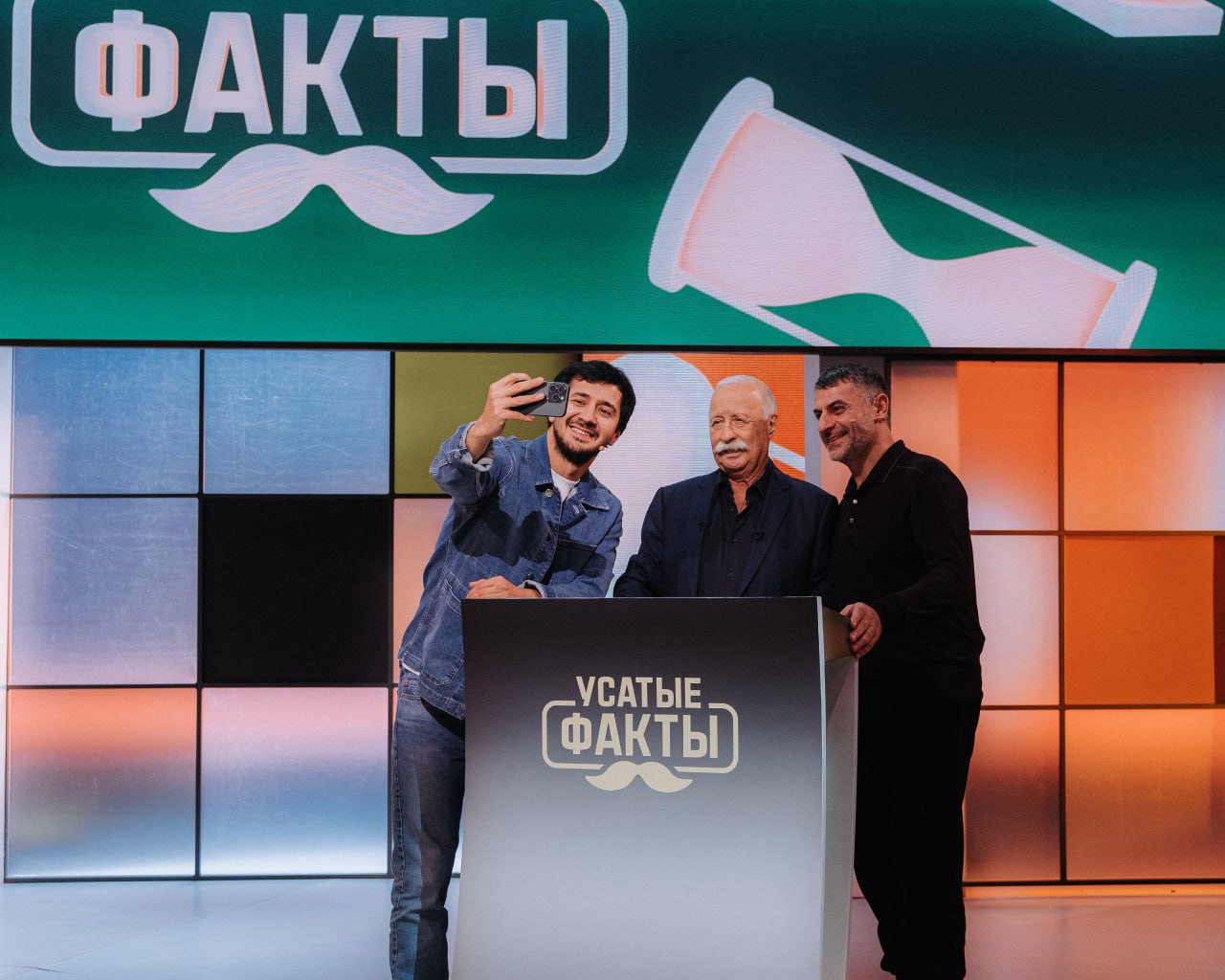 На кнопке желтого цвета: Леонид Якубович будет вести новое шоу СТС «Усатые факты»