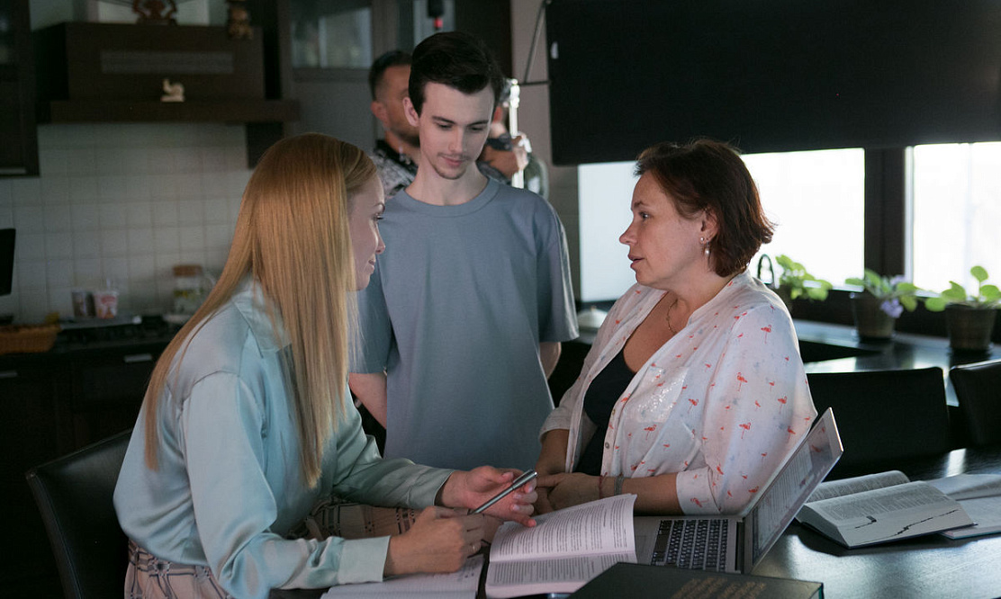 На Первом канале выходят финальные с 9 по 12 серии премьерного сериала «Ангел мести» с Денисом Никифоровым