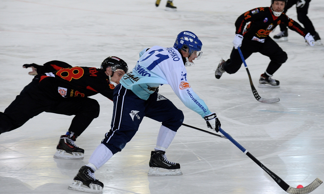 Битва «Кузбасс» – «СКА-Нефтяник», «Водник» против «Трубника», «Динамо» в тройке: чемпионат России по хоккею с мячом на «Триколор Спорт», «Хоккей ТВ» и «ТВ Спорт»