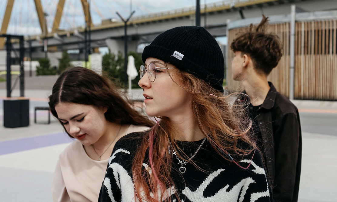 Провокационная документалка: на двух онлайн-платформах вышел релиз проекта о зумерах «Манифест мечты»
