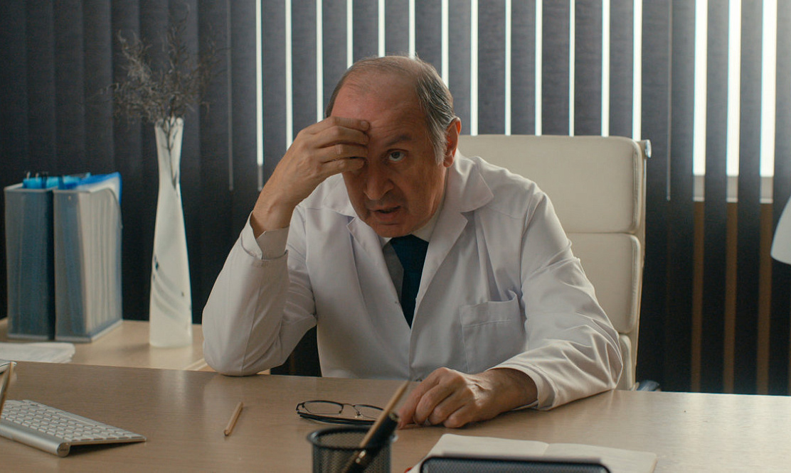 На НТВ выходит второй сезон сериала «Акушер» с Никитой Панфиловым