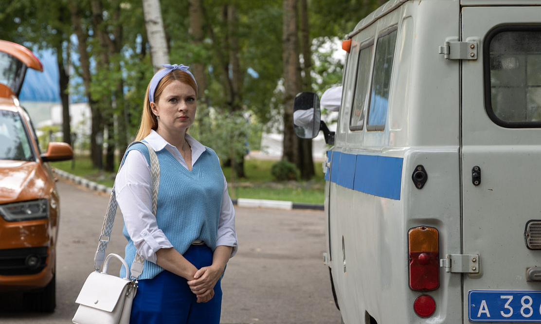 Девушка с собакой: на канале «Россия 1» смотрим новый детективный сериал «Маня и Груня» с Екатериной Копановой