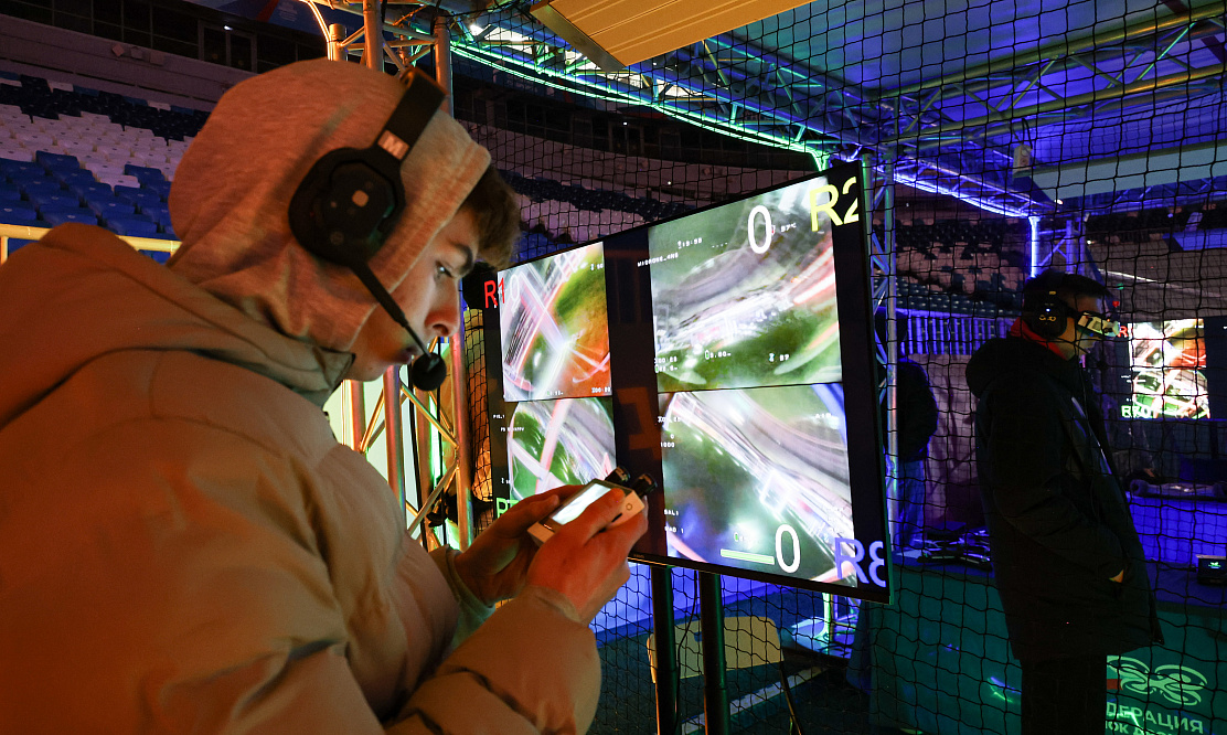 Факелы, звезды и тренировки: что интересного было на выставке форума «Россия — спортивная держава»