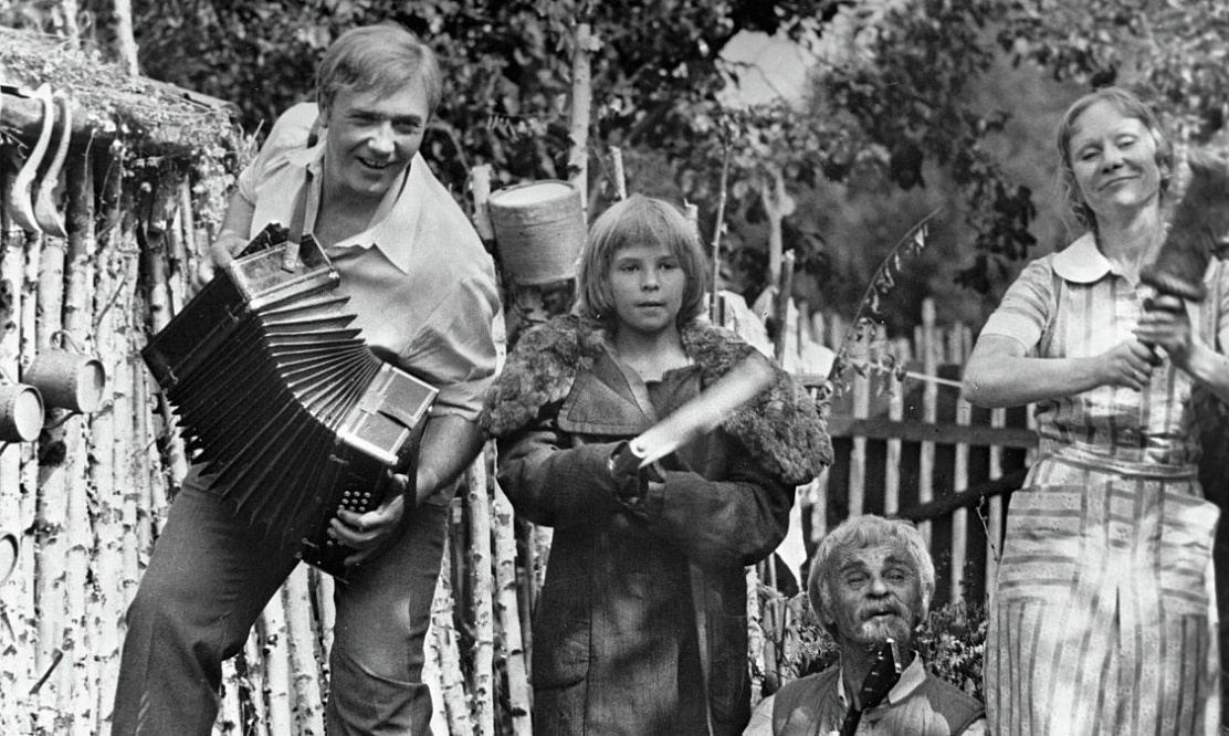 Шедевр Чехова, 200 литров водки, сельские любовные треугольники: шесть фильмов о деревенской жизни на канале «Советская киноклассика»