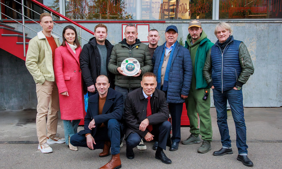 Дворы-колодцы, парадные и дерзкие преступления: В Санкт-Петербурге снимают детективный сериал «Васька» для НТВ