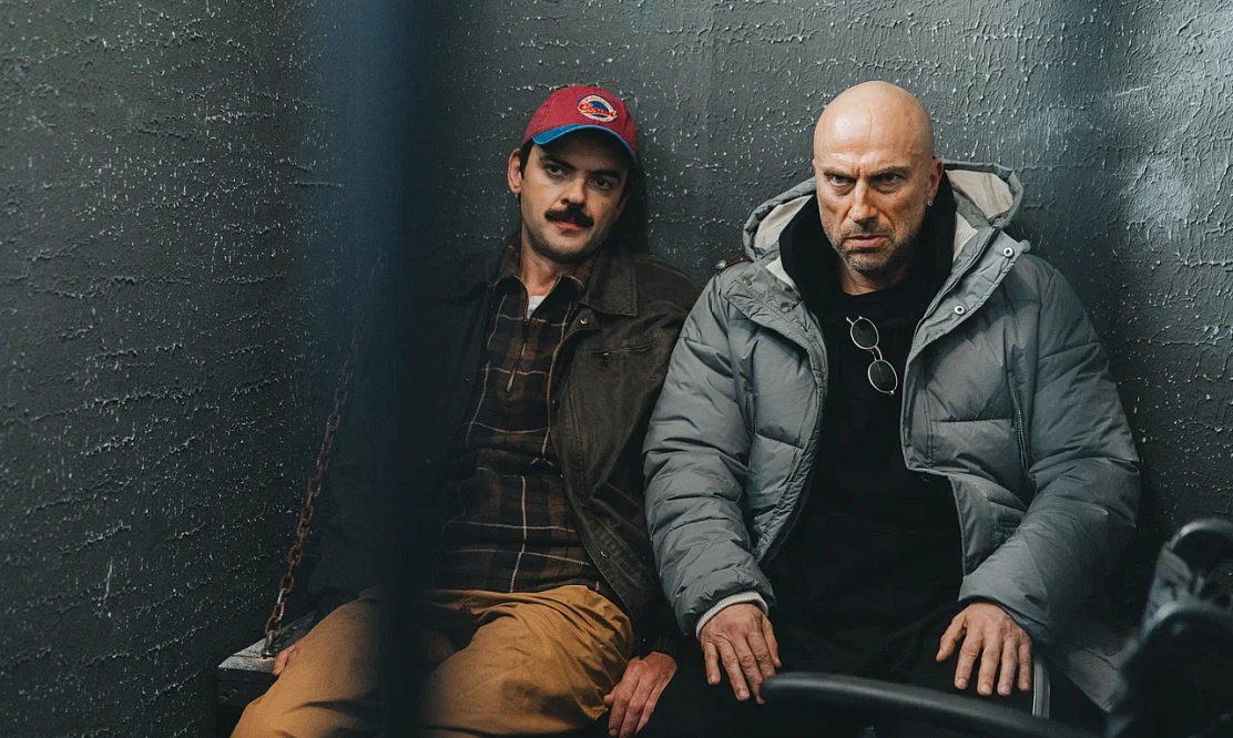 Спуститься с небес на землю: в Сети состоялась премьера комедийного сериала «Актерище» с Нагиевым и Лапенко