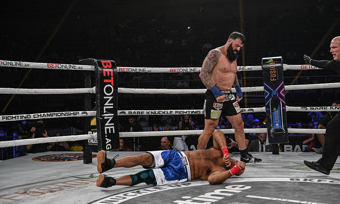 Свирепые удары в кость: смотрим турнир Bare Knuckle FC на каналах «Матч ТВ»