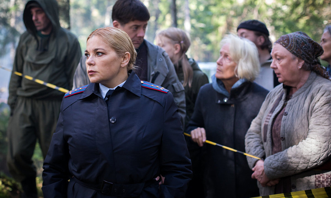 Телеканал «Россия 1» запускает премьеру детектива «Здесь все свои» с Кариной Разумовской и Максимом Дроздом