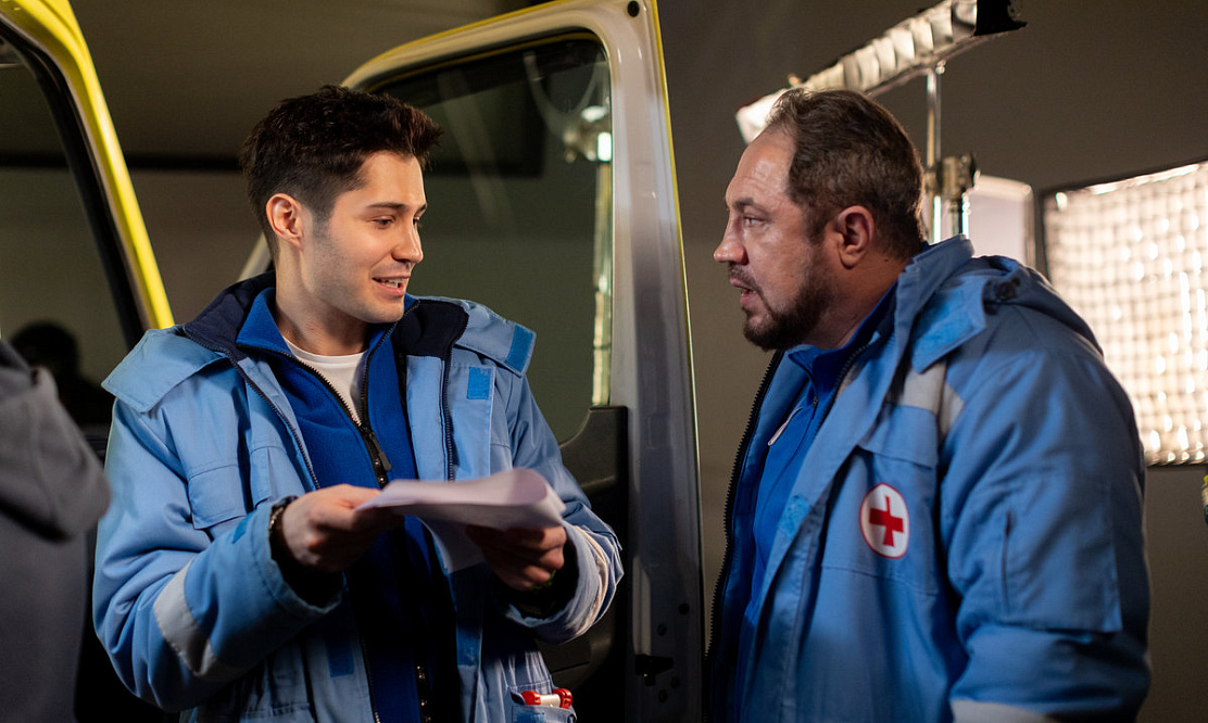 Новые кадры со съемок: НТВ продолжает работу над 9-м сезоном сериала «Скорая помощь» с Гошей Куценко