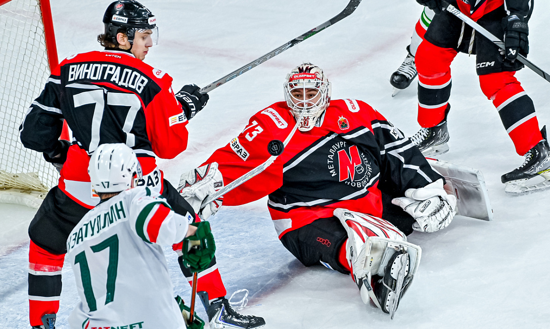 «Металлург» и «Югра» выше всех, «Нефтяник», «Омские Крылья» и «Магнитка» разогнались: игры Всероссийской хоккейной лиги на каналах «Хоккей ТВ» и «Триколор Спорт»