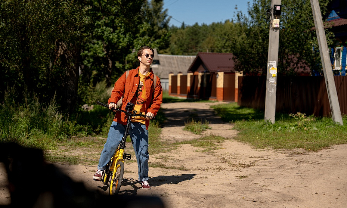 Однажды в деревне: ТНТ снимает новую комедию «Про это самое» с Денисом Власенко в главной роли