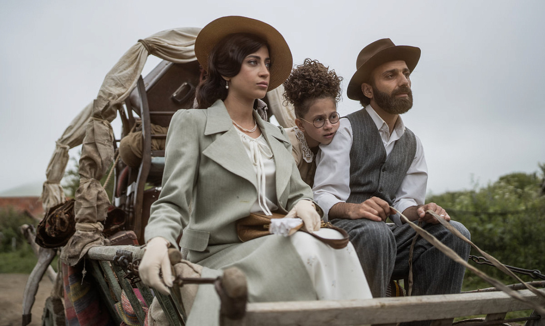 Ба, кого мы видим! В Сети выходит новый сериал «Манюня: Детство Ба»