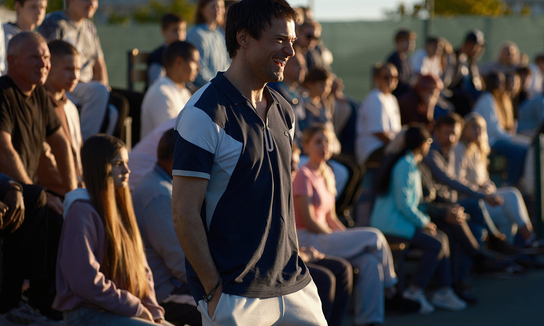 Опубликованы новые кадры со съемочной площадки спортивной драмы «Игра на вылет» с Данилой Козловским