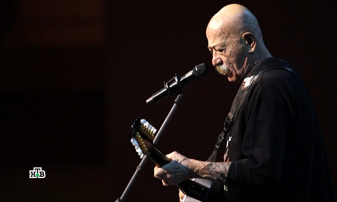 Любовь Тонино Гуэрры, аншлаги Александра Розенбаума: на НТВ – новый выпуск программы «Однажды...»