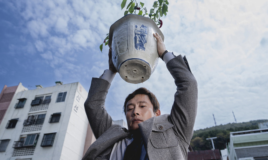 «Елки», «Аватар», «Волчок», «Поймать монстра», «Невероятные приключения Шурика»: главные кинопремьеры конца года в российском прокате