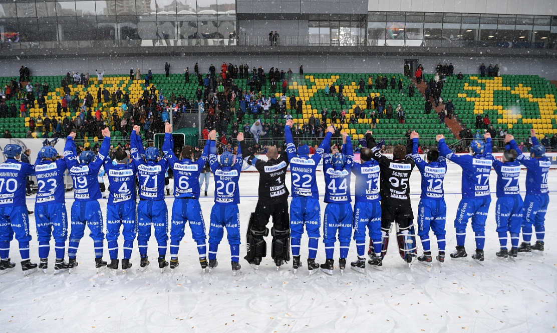 «Динамо» гонится за «СКА-Нефтяником», «Водник» и «Кузбасс» идут следом: воскресные игры чемпионата России по хоккею с мячом на каналах «Триколор Спорт» и «Хоккей ТВ»