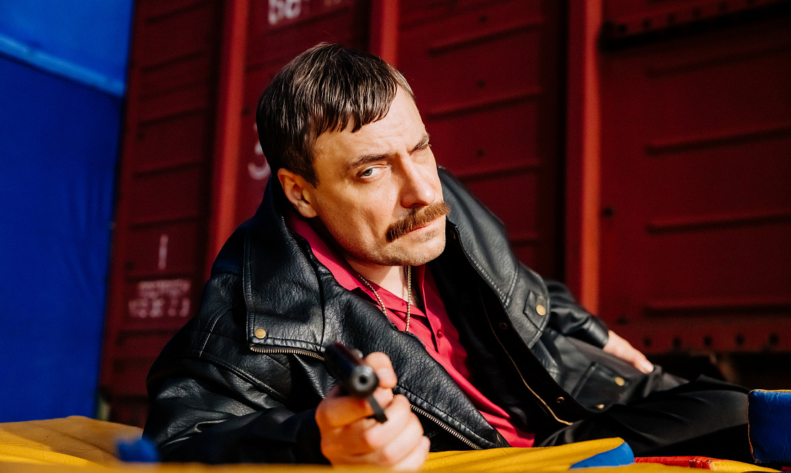 Киногерой, который удивил всех: в прокат выходит комедия Владимира Котта «Человек, который смеется»