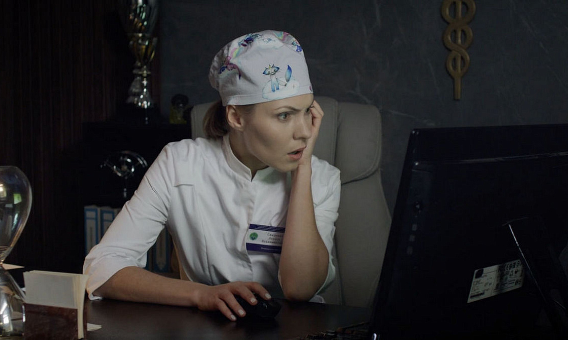 В декорациях «Склифосовского»: на «ТВ Центре» выходит больничный детектив «Везучая Смирнова»