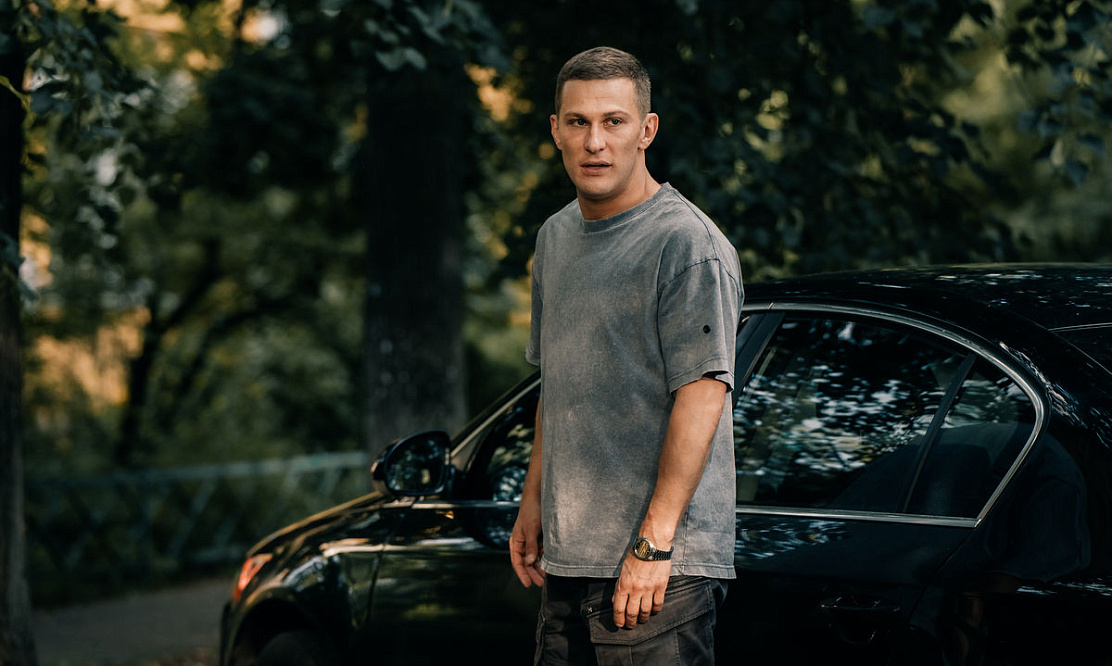 Положительный персонаж: актер Павел Чинарев о роли в сериале «Домохозяин» канала СТС