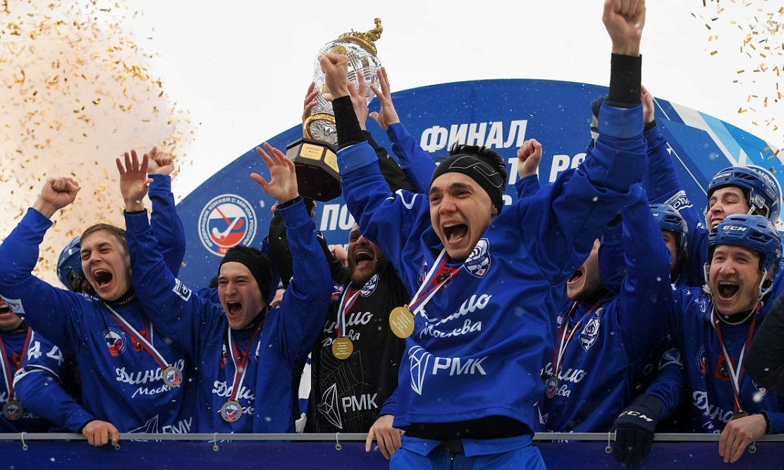 На снегу – 40 чемпионских титулов: новые игры чемпионата России по хоккею с мячом на каналах «Триколор Спорт», «ТВ Спорт» и «Хоккей ТВ»