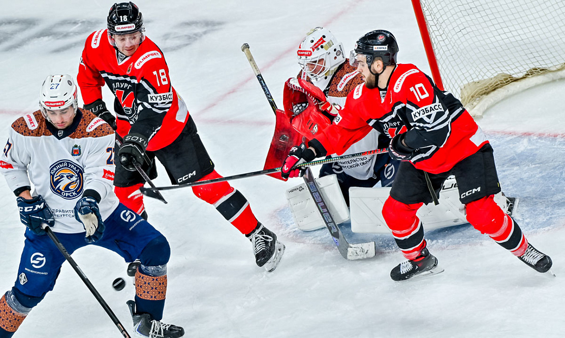 «Металлург» и «Югра» высоко, группа преследователей плотнеет: Всероссийская хоккейная лига на «Хоккей ТВ» и «Триколор Спорт»