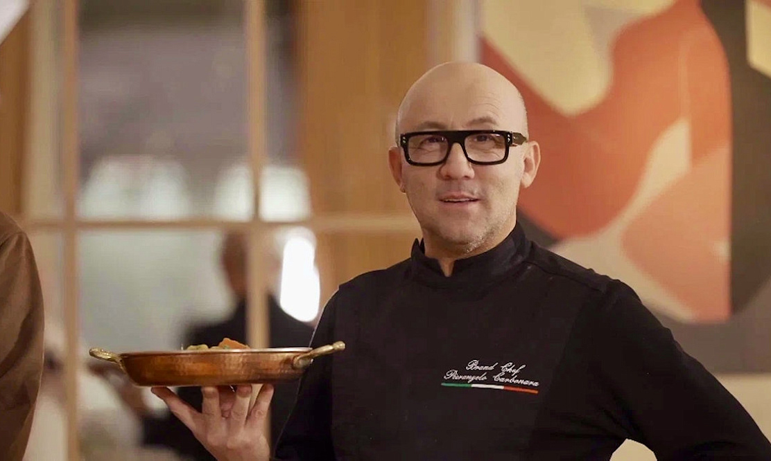 Телеканал ТВ-3 запускает новое шоу «Особенности национальной кухни» с бывшим кавээнщиком Михаилом Стогниенко