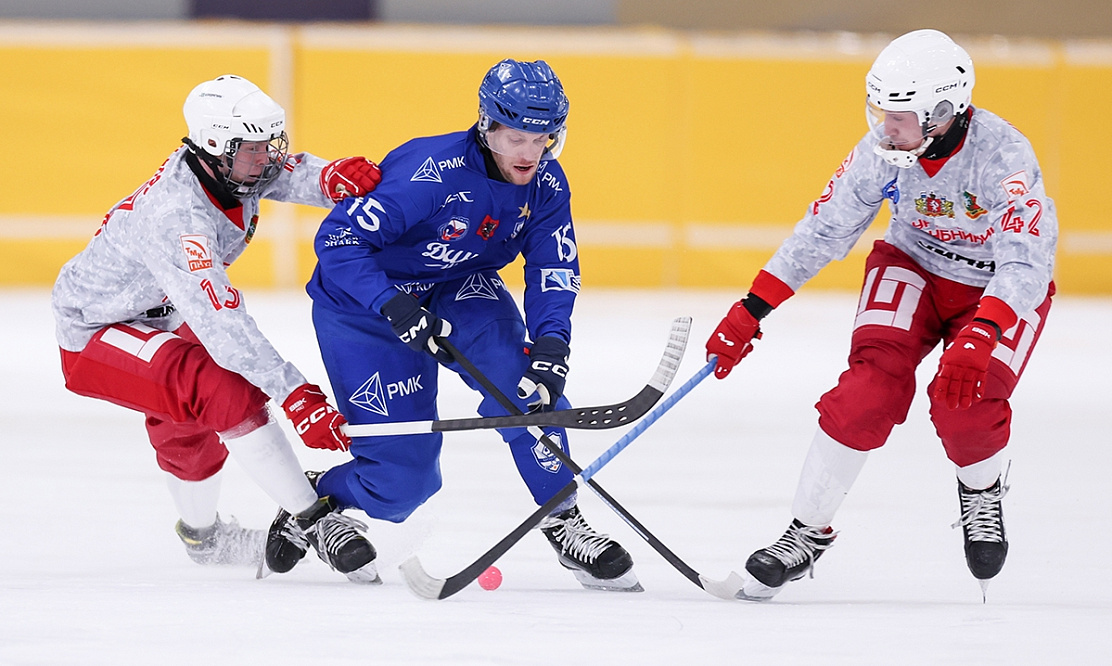 «СКА-Нефтяник» первый, «Динамо» и «Кузбасс» дерутся за второе место: чемпионат России по хоккею с мячом на каналах «Триколор Спорт» и «Хоккей ТВ»