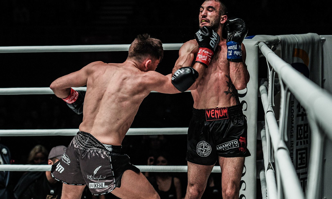 Василевский вернулся домой: смотрим топ-турнир AMC Fight Nights 102 на «МАТЧ! Страна»