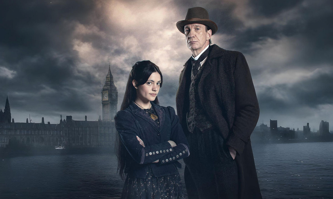 На Первом канале выходят первые две серии нового детективного сериала «Шерлок и дочь» с Дэвидом Тьюлисом