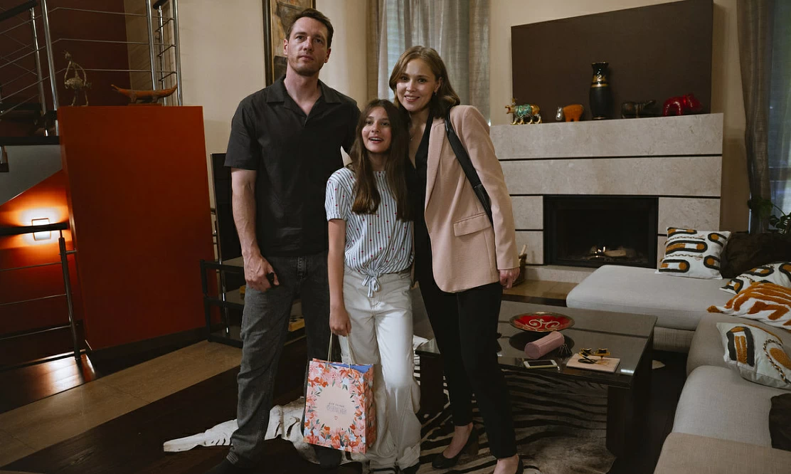 «Помогать – его природа»: актер Олег Назаров – о трансформации Антона Щербатова и новых загадках сериала «В тени больших чисел»