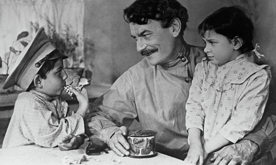 Любовь, война, мир, революция: в пятницу смотрим легендарную эпопею «Тихий Дон» на канале «Любимое»