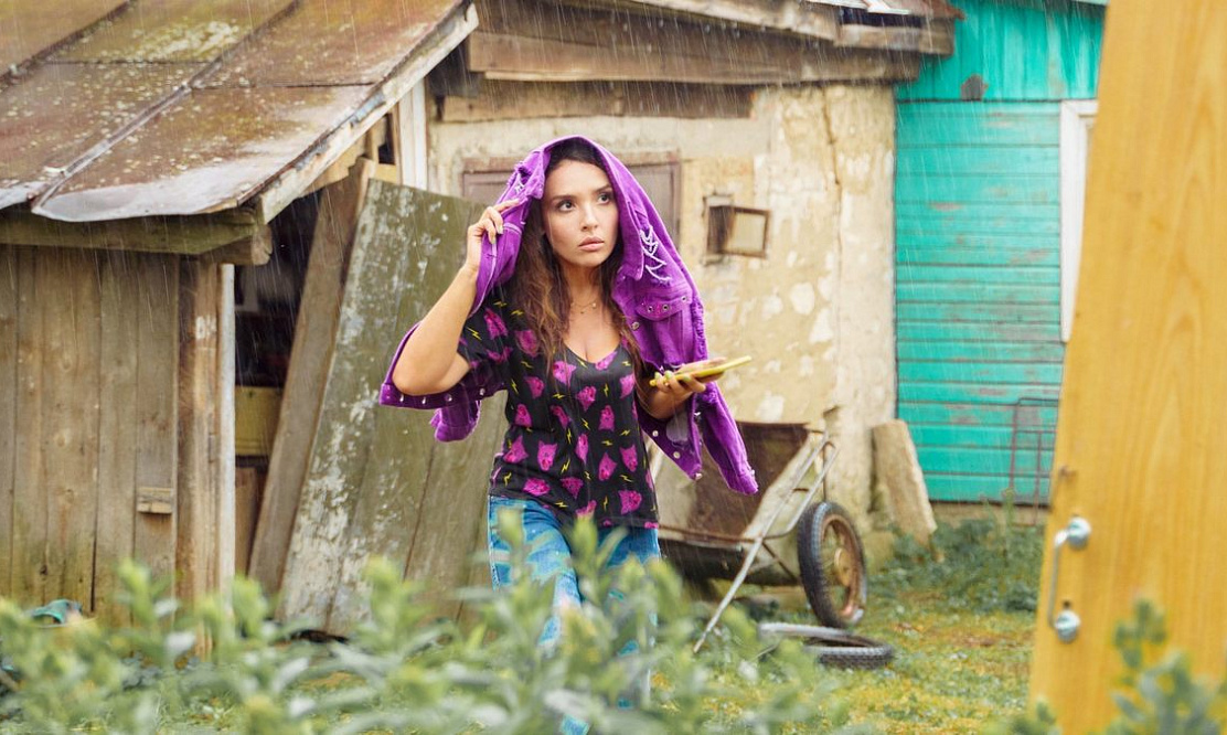 Жизнь после реалити-шоу: сегодня в Сети стартует комедийный сериал Анны Пармас «Нереалити»