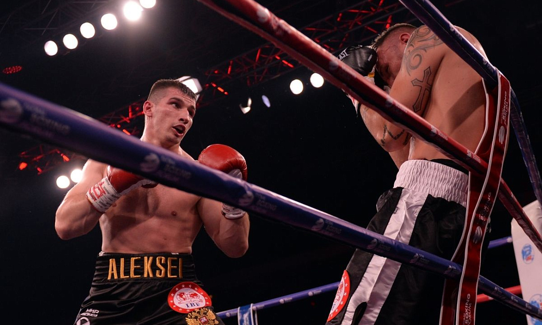 Папин выйдет на Фогума, Гончаров против Харди: смотрим звёздный бокс в «Бойцовском клубе» на РЕН ТВ