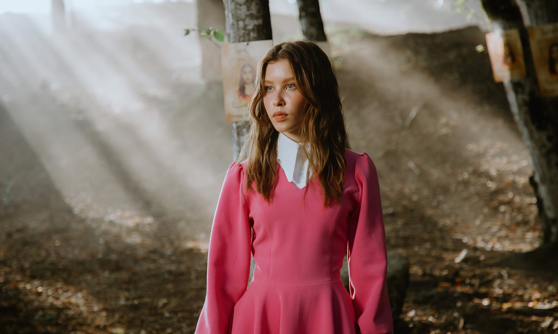 В канун Нового года онлайн-кинотеатры покажут фильм «Алиса в Стране Чудес» с Анной Пересильд