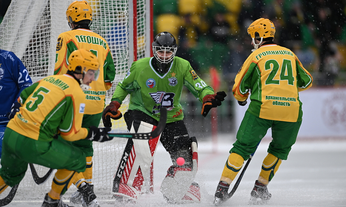 «Динамо» в Хабаровске, «Водник» играет в Красноярске, «Кузбасс» едет в Киров: 6-й тур чемпионата России по хоккею с мячом на каналах «Триколор Спорт» и «Хоккей ТВ»