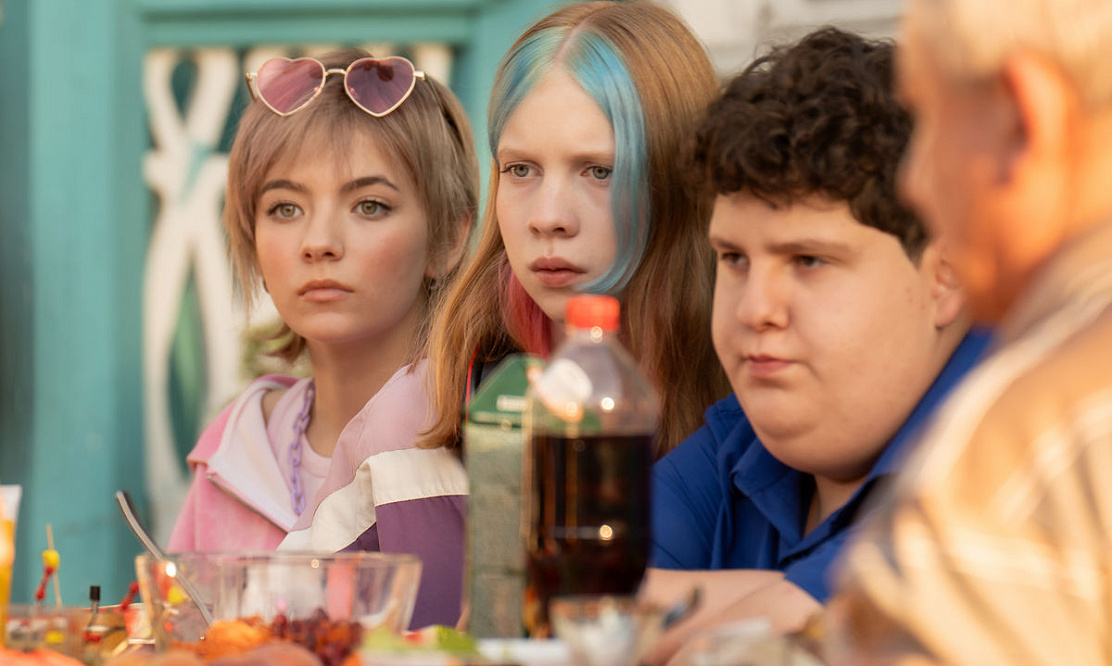 Жизнь как шоу: в Сети выходит премьерная серия комедийного сериала «Нереалити-2»