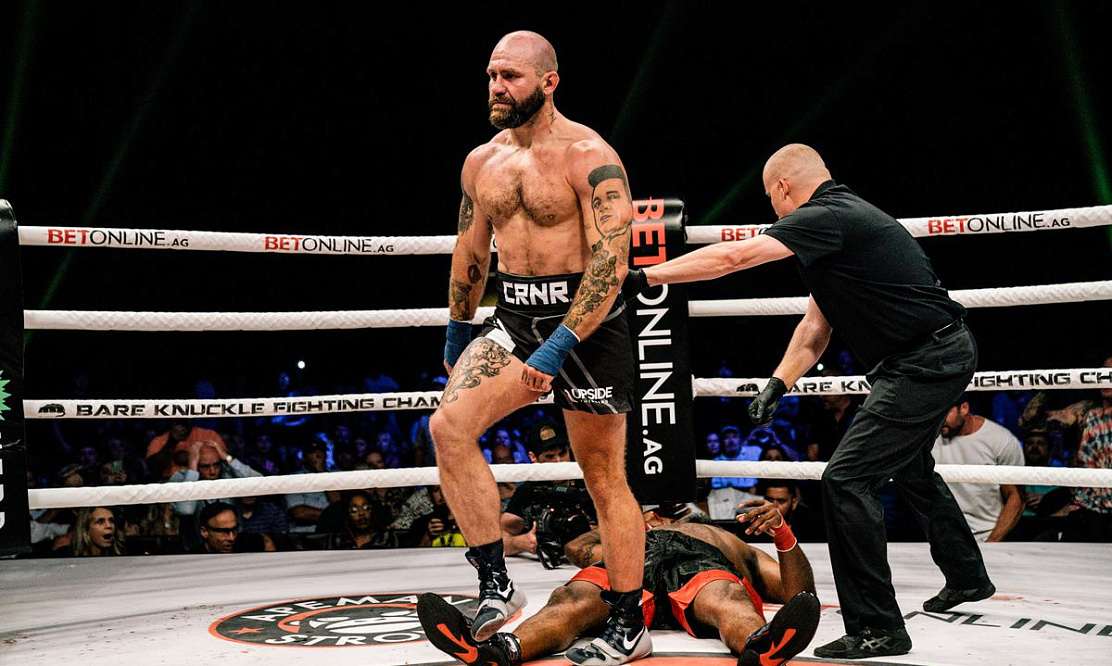 Чемпионская бойня тяжелых и злых: смотрим турнир Bare Knuckle FC на голых кулаках на «Матч ТВ»