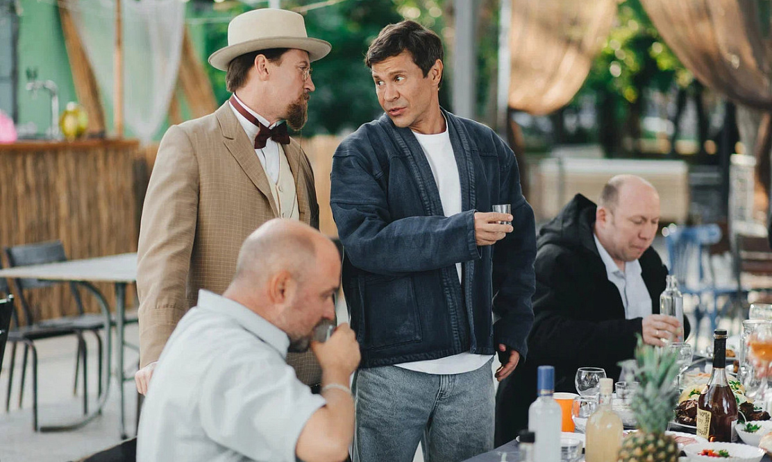 Известна дата сериала «Как Деревянко Чехова играл» с Павлом Деревянко