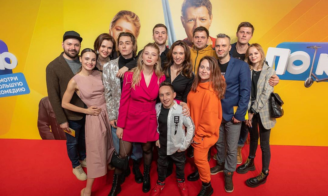 Мал, да удал: сериал «По колено» продлили на второй сезон