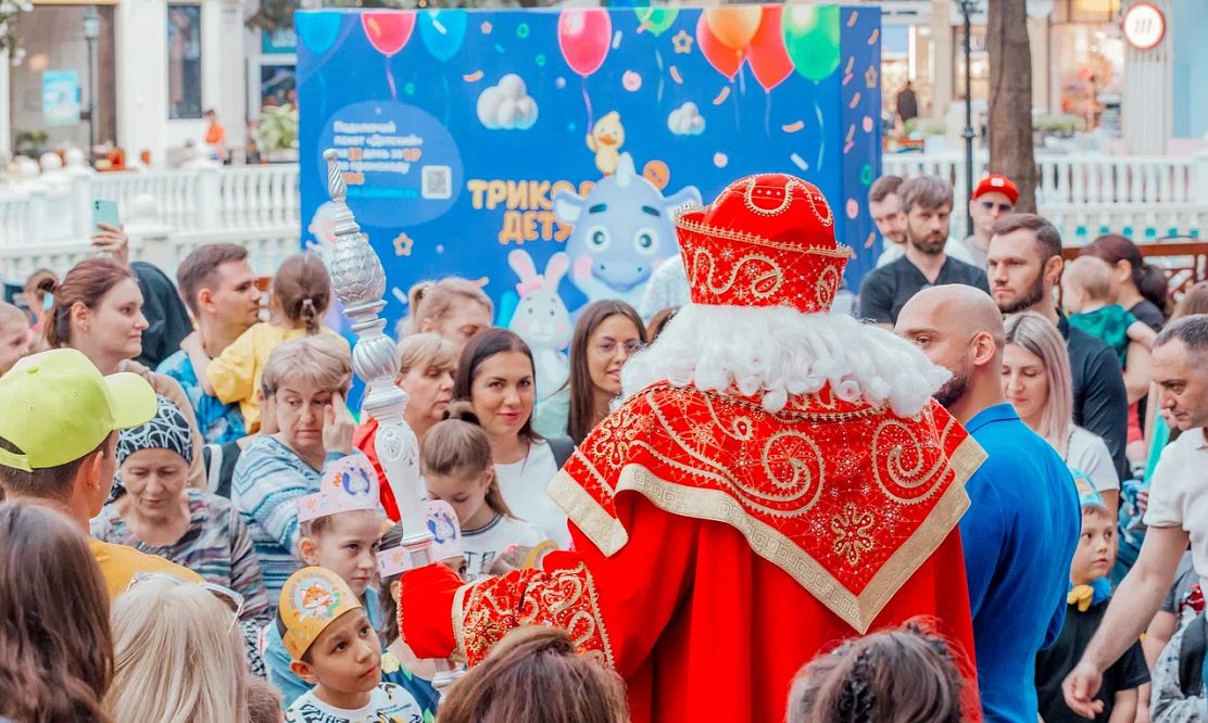 Новогоднее чудо летом: Дед Мороз устроит праздник для детей и родителей в Казани и Екатеринбурге