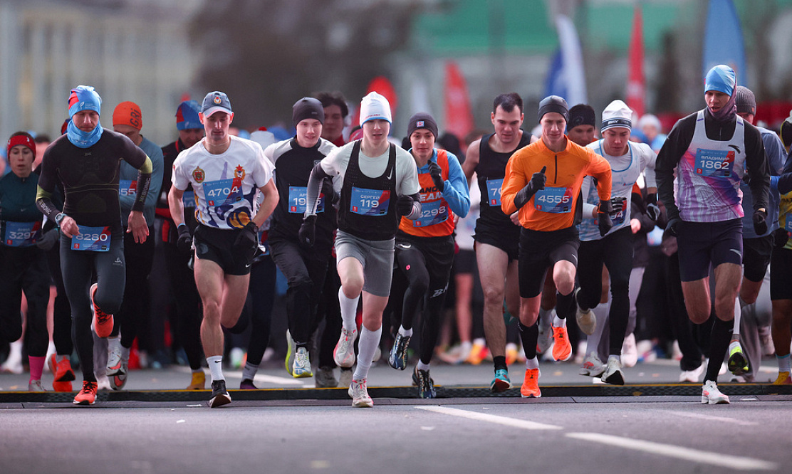 Чемпионы и президенты федераций: 10 тысяч человек стали участниками массового забега в рамках РСД