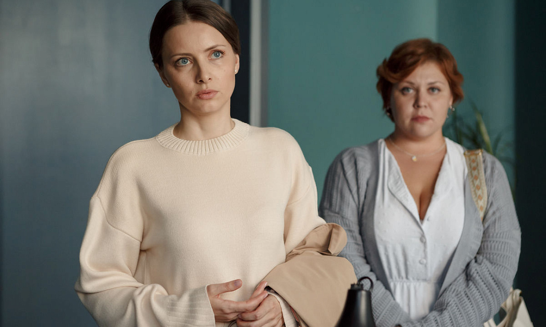 На телеканале «Россия 1» выходит новый мини-сериал «Полет птицы» с Александром Константиновым