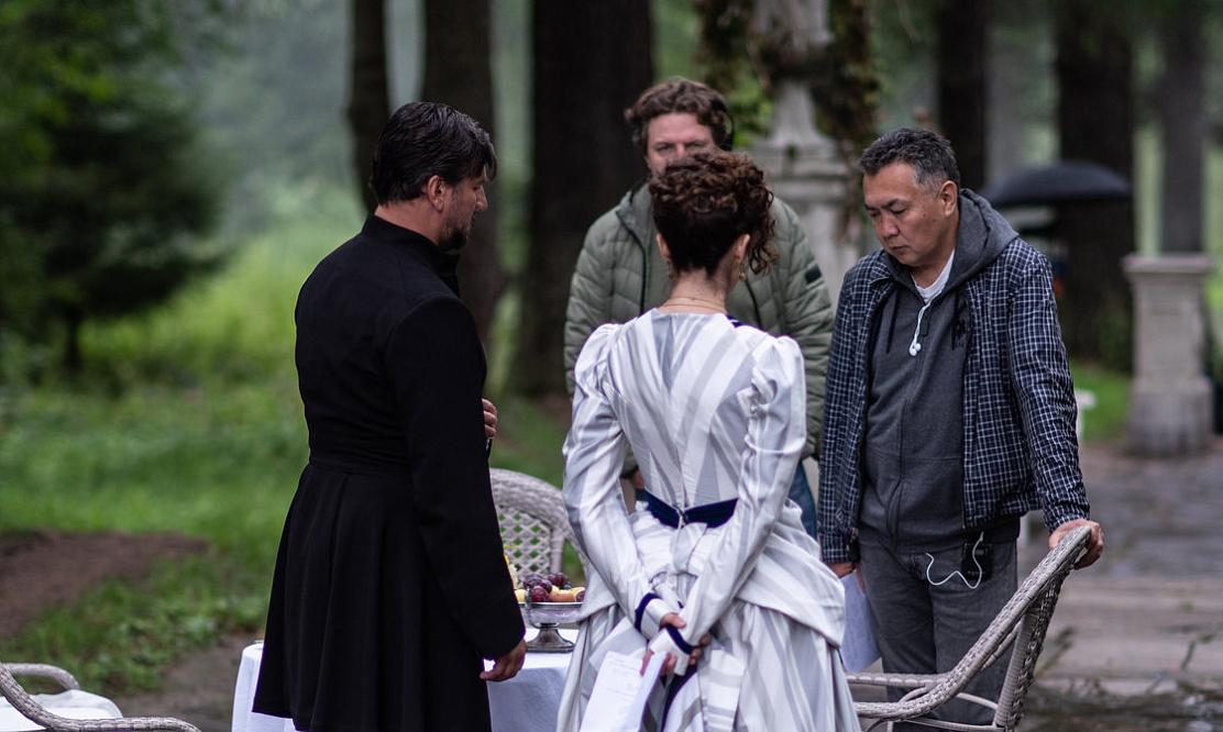 «Русский Шерлок и тайны XIX века»: режиссер Нурбек Эген – о съемках исторического детектива НТВ «Околоточный» с Устюговым и Александровой