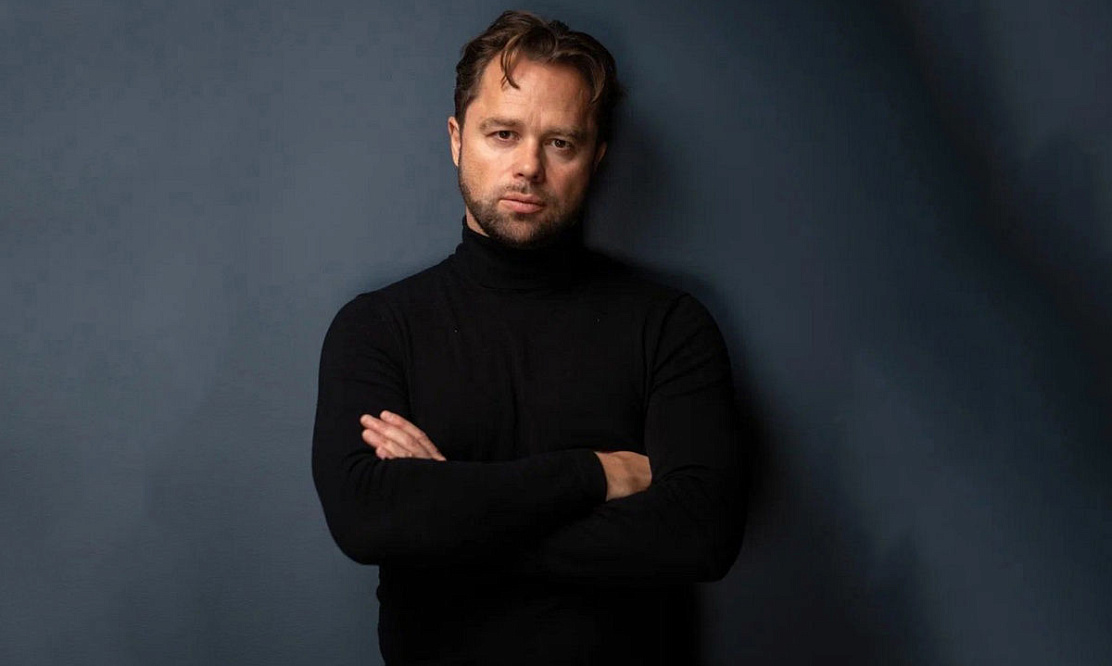 «Мечтал создать машину времени»: актер Виталий Гогунский о работе в «Артеке», музыкальной карьере и новом «Универе»