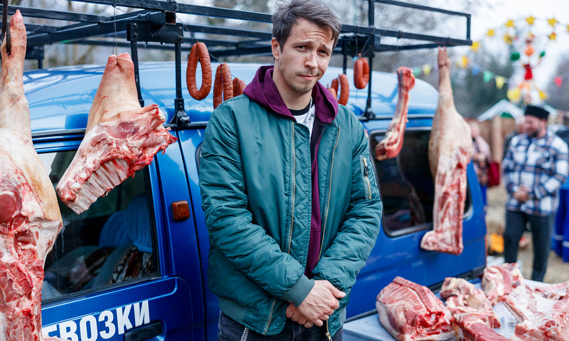 Телеканал ТНТ устроит премьеру комедийного сериала «Знахарь» с Денисом Васильевым