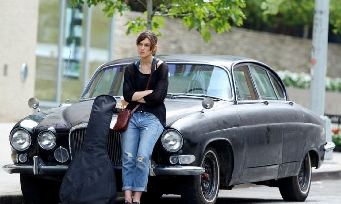 Музыкальная любовь неудачников: комедийная драма «Хоть раз в жизни» на канале «Премиальное» рассказывает о трогательном союзе Дэна и Гретты