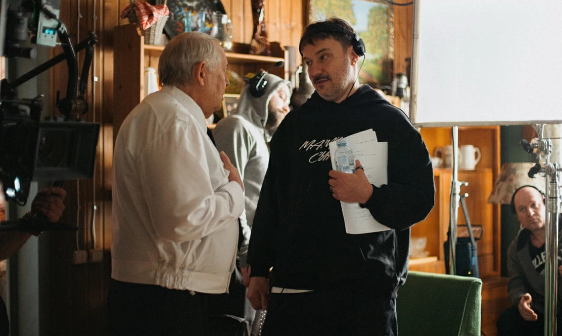 Люди, говорящие бобры и инопланетяне: креативный продюсер Владимир Верещагин – о научно-фантастическом ситкоме «Не в своей тарелке» с Юрием Стояновым на СТС